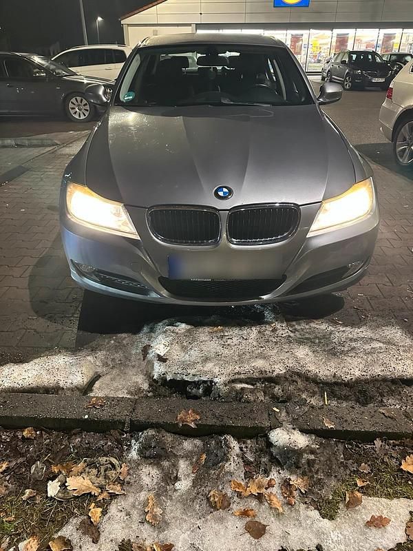 Gebraucht BMW 320 170 PS (125 kW) 2009 Braun Limousine