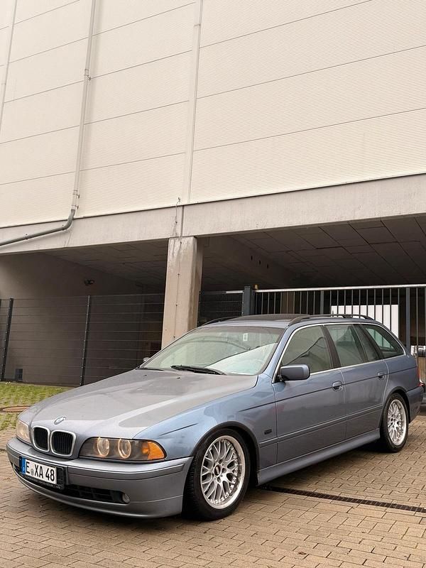 Andere farben Gebraucht 2002 BMW 525 Kombi | 2.200 € (Superpreis) - Bild 1/4