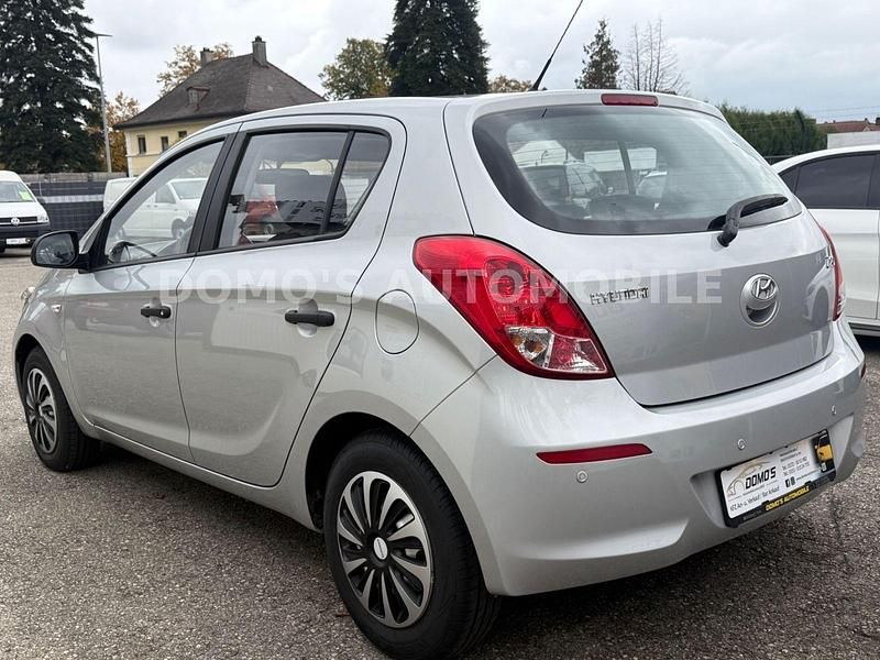 Gebraucht Hyundai i20 Classic 86 PS (63 kW) 2014 Silber Kleinwagen