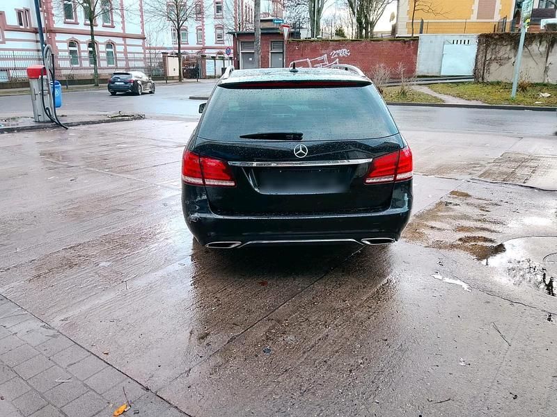 Gebraucht Mercedes E250 204 PS (150 kW) 2013 Schwarz Kombi