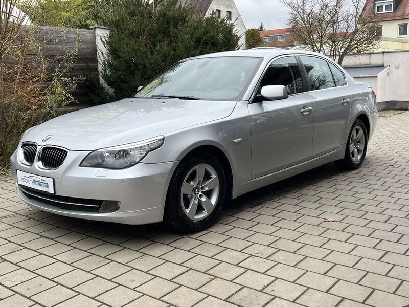 Silber Gebraucht 2007 BMW 523 Advantage Limousine | 11.499 € - Bild 1/4