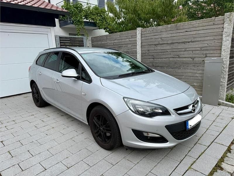 Silber Gebraucht 2016 Opel Astra Kombi | 6.450 € (Superpreis) - Bild 1/4