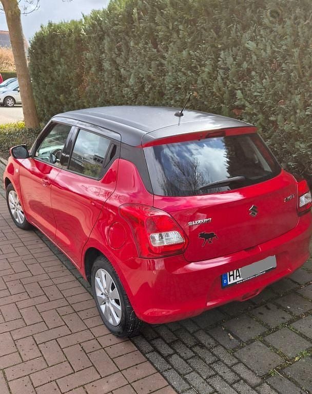 Gebraucht Suzuki Swift 90 PS (66 kW) 2018 Rot Kleinwagen