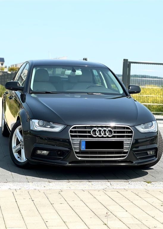 Schwarz Gebraucht 2013 Audi A4 Attraction Limousine | 13.990 € (Fairer Preis) - Bild 1/4