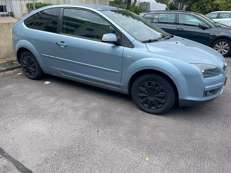 Blau Gebraucht 2006 Ford Focus Titanium Limousine | 1.250 € (Superpreis) - Bild 1/4