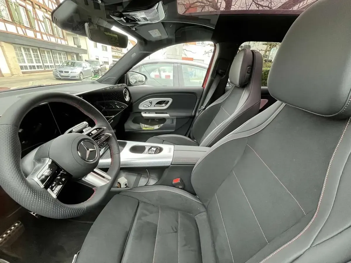 Gebraucht Mercedes GLB250 Premium 200 kW (272 PS) 2026 Rot SUV