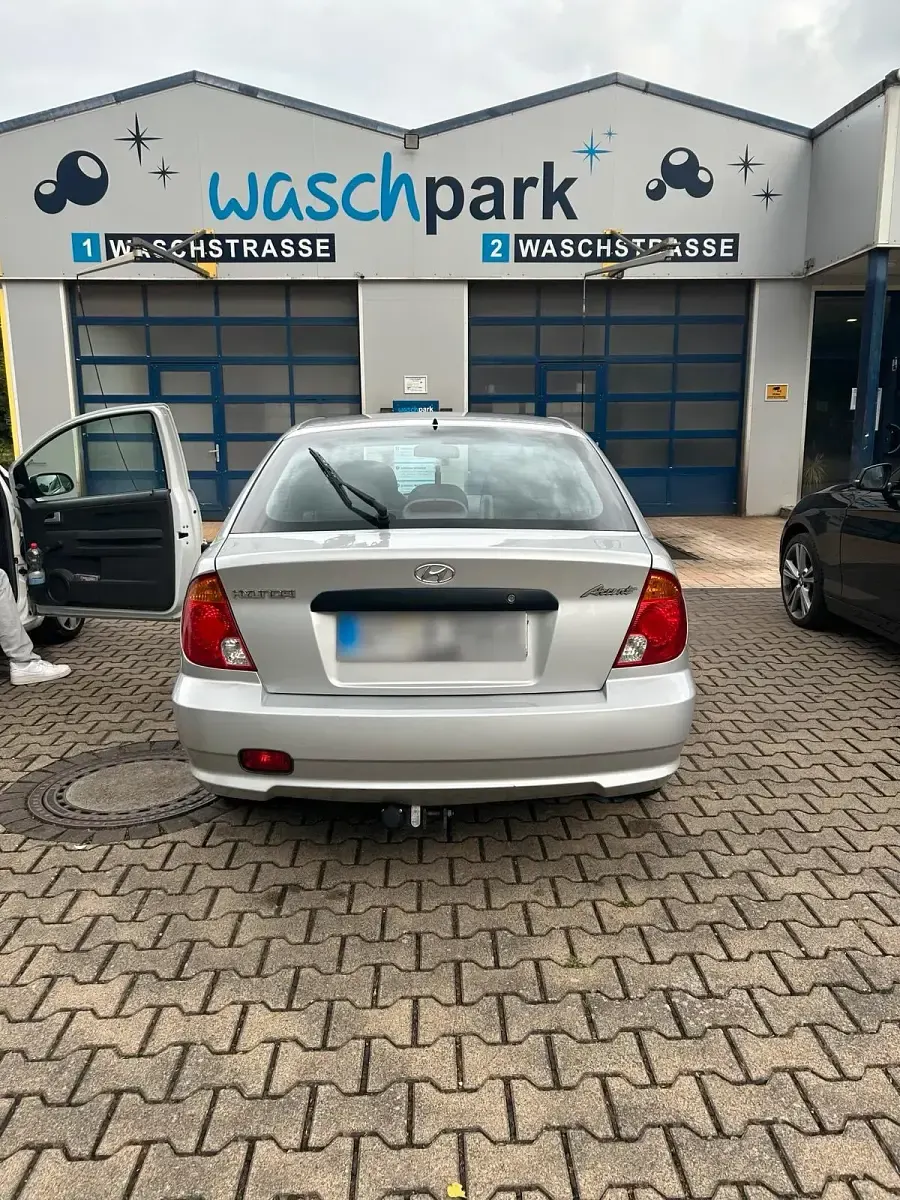Gebraucht Hyundai Accent 86 PS (63 kW) 2005 Silber Limousine