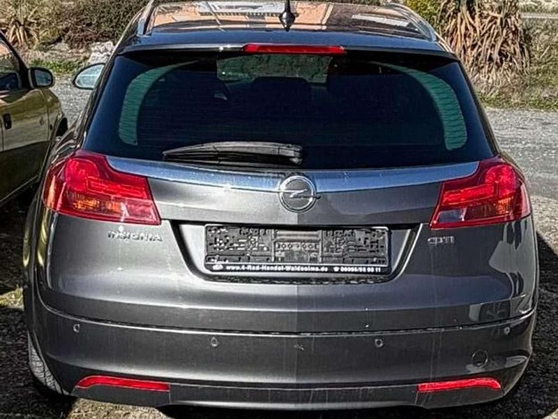 Gebraucht Opel Insignia Edition 160 PS (117 kW) 2011 Karbongrau Kombi