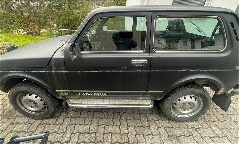 Second-hand Lada niva 83 CP (61 kW) 2012 Negru SUV