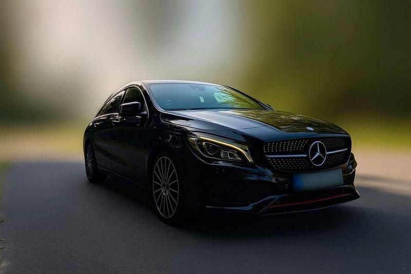 Blau Gebraucht 2018 Mercedes CLA250 Shooting Brake Kombi | 17.400 € (Guter Preis) - Bild 1/4