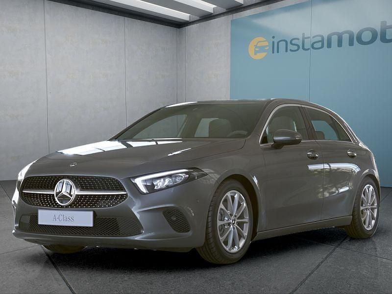 Grau Gebraucht 2020 Mercedes A180 Limousine | 19.999 € (Guter Preis) - Bild 1/3