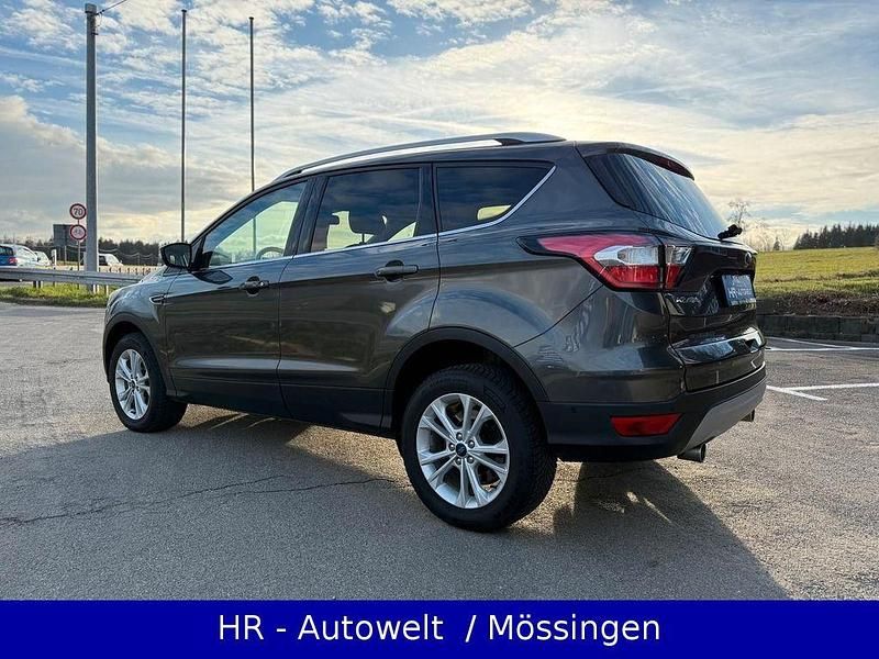 Gebraucht Ford Kuga Titanium 150 PS (110 kW) 2019 Grau SUV