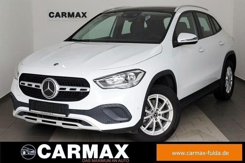 Mondstein silber (metallic) Gebraucht 2021 Mercedes GLA200 SUV | 28.200 € (Guter Preis) - Bild 1/4