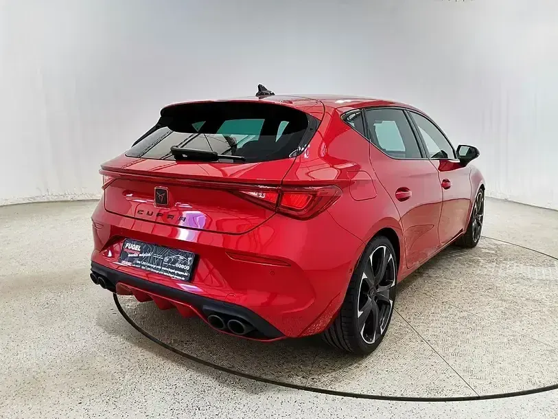 Begagnad Cupra Leon VZ 300 HK (220 kW) 2023 Röd Sedan