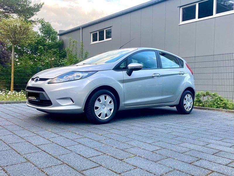 Gebraucht Ford Fiesta 60 PS (44 kW) 2011 Grau Kleinwagen