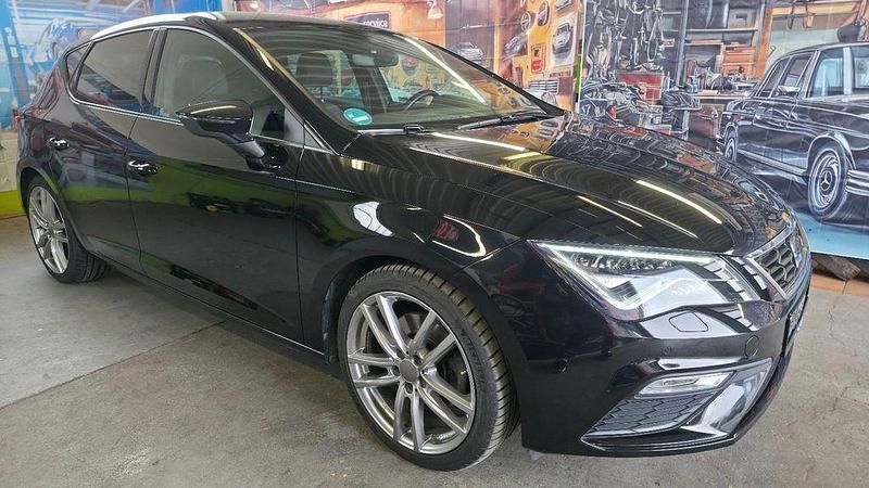 Schwarz Gebraucht 2019 Seat Leon FR Limousine | 18.500 € (Fairer Preis) - Bild 1/4