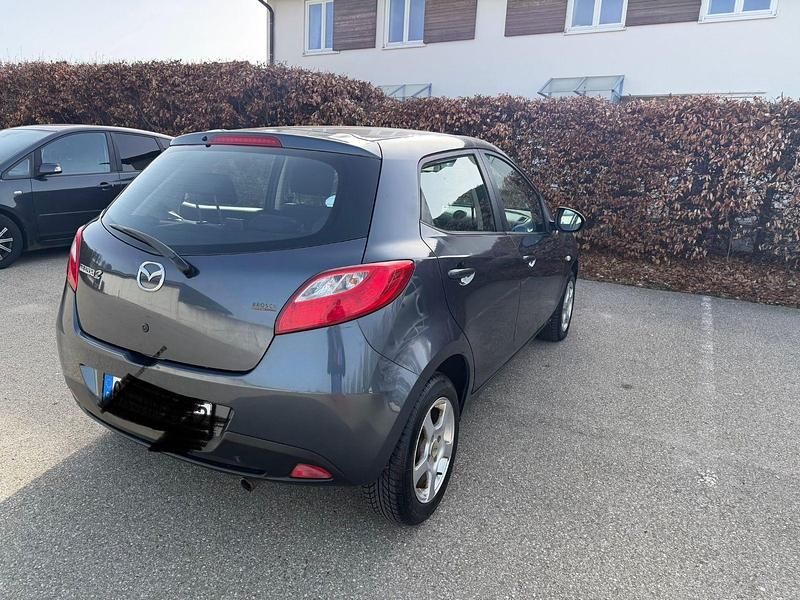 Gebraucht Mazda 2 Independence 86 PS (63 kW) 2010 Grau Kleinwagen