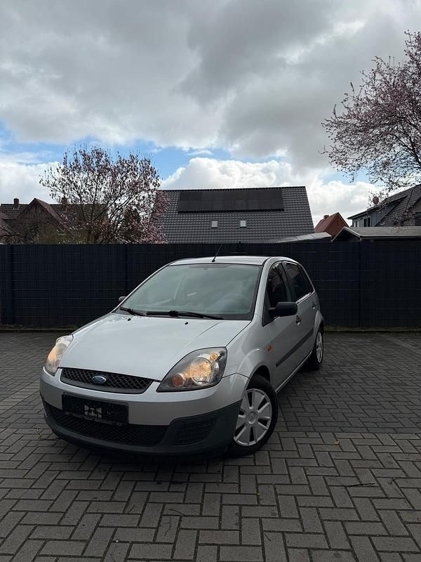 Gebraucht Ford Fiesta 69 PS (50 kW) 2007 Grau Kleinwagen