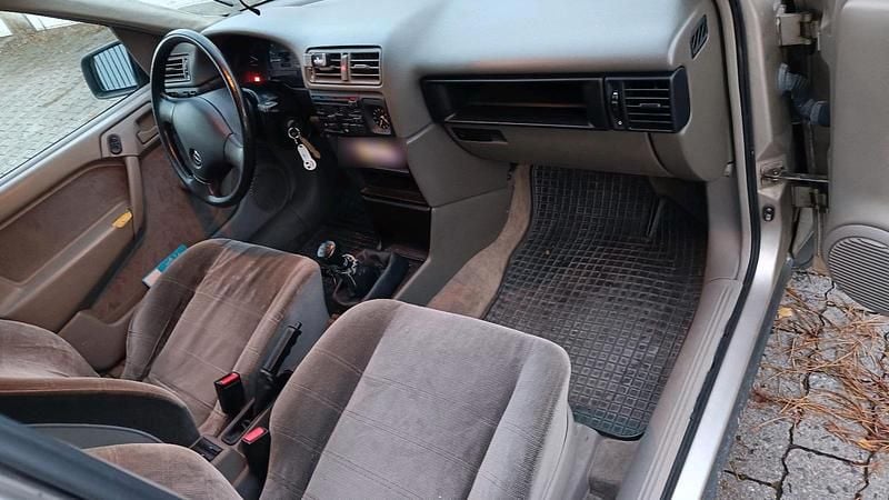 Gebraucht Opel Vectra 116 PS (85 kW) 1990 Beige Kleinwagen