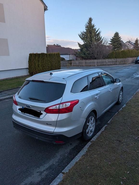 Gebraucht Ford Focus Titanium 125 PS (91 kW) 2011 Silber Limousine