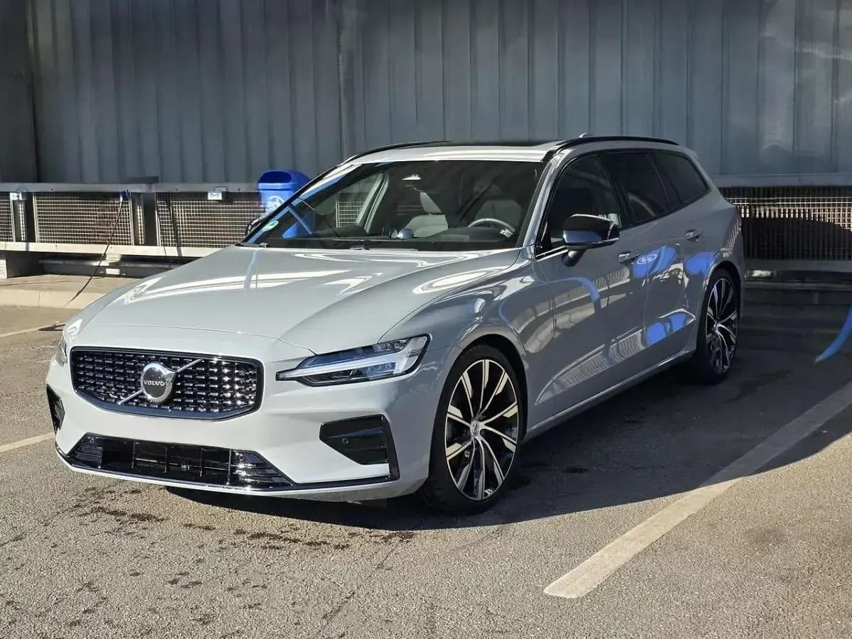 Gebraucht Volvo V60 Plus 197 PS (144 kW) 2024 Grau Kombi