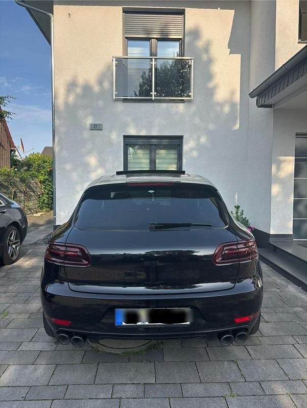Schwarz Gebraucht 2016 Porsche Macan SUV | 39.000 € (Etwas zu teuer) - Bild 1/4