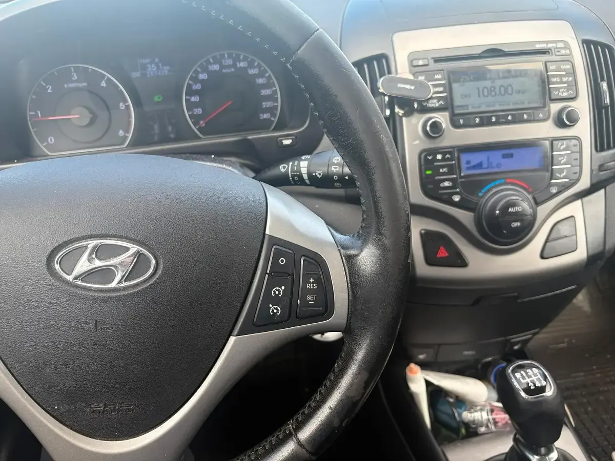 Gebraucht Hyundai i30 116 PS (85 kW) 2011 Rot Kleinwagen