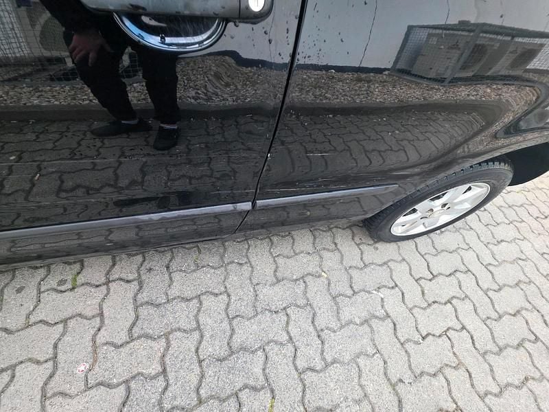 Gebraucht VW Fox 54 PS (39 kW) 2008 Schwarz Kleinwagen