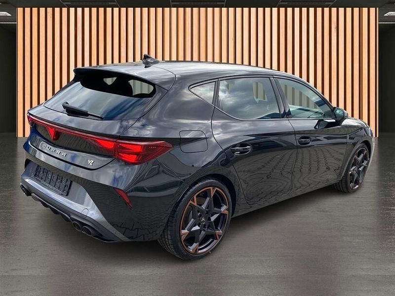 Gebraucht Cupra Leon VZ 301 PS (221 kW) 2025 Mitternachtsschwarz Limousine
