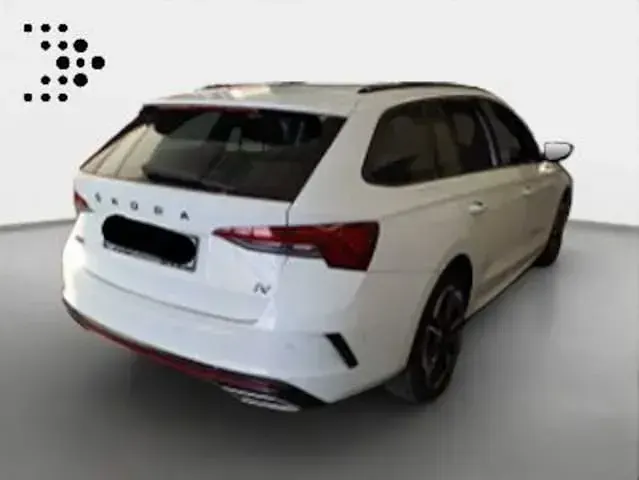 Gebraucht Skoda Octavia RS 245 PS (180 kW) 2024 Moonweiß perleffekt Kombi