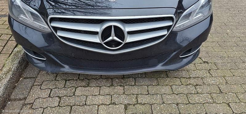 Gebraucht Mercedes E220 163 PS (119 kW) 2015 Schwarz Limousine