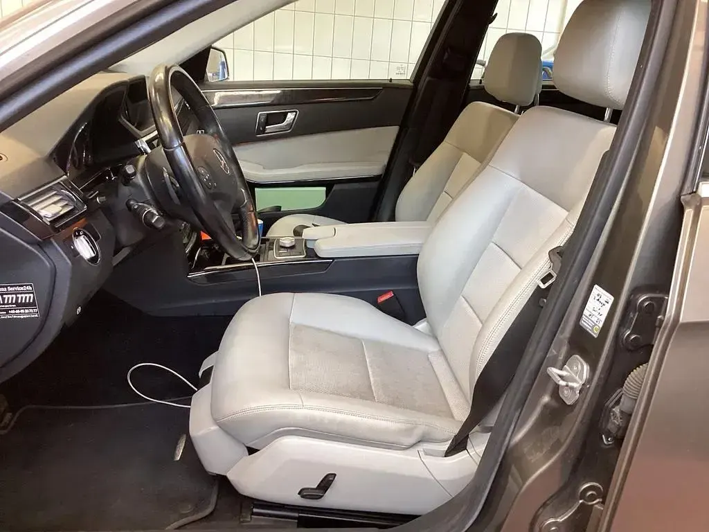 Gebraucht Mercedes E350 Avantgarde 231 PS (169 kW) 2010 Grau Limousine