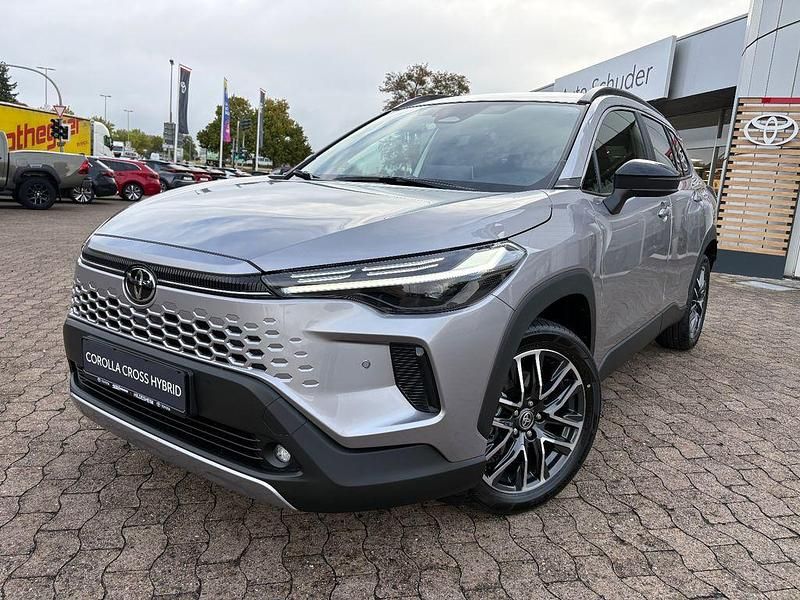 Silber Neu 2025 Toyota Corolla Cross Team SUV | 40.790 € (Fairer Preis) - Bild 1/4