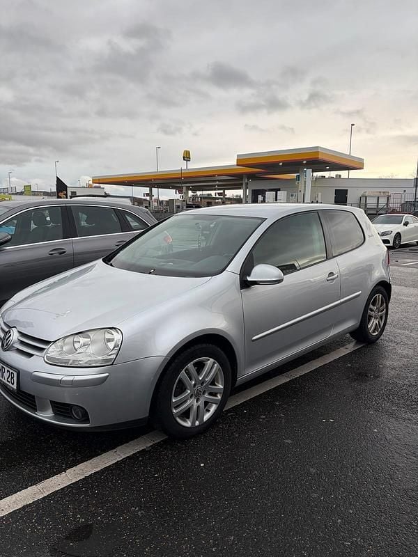 Gebraucht VW Golf V Edition 105 PS (77 kW) 2008 Silber Kleinwagen