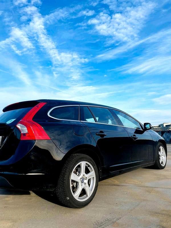 Gebraucht Volvo V60 163 PS (119 kW) 2011 Schwarz Kombi