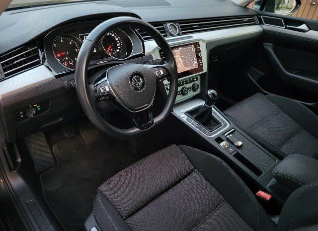 Gebraucht VW Passat Comfortline 150 PS (110 kW) 2017 Grau Kombi