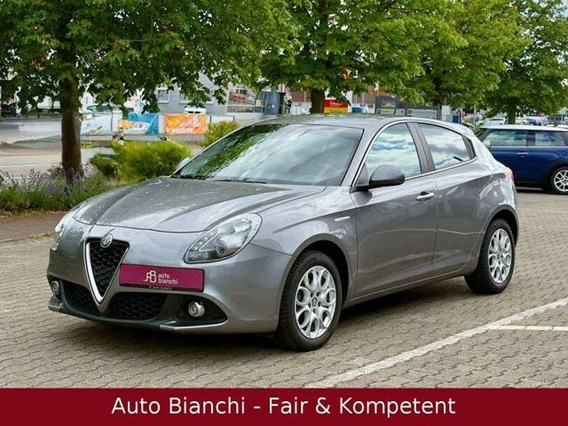 Grau Gebraucht 2016 Alfa Romeo Giulietta Super Kleinwagen | 8.576 € (Guter Preis) - Bild 1/4