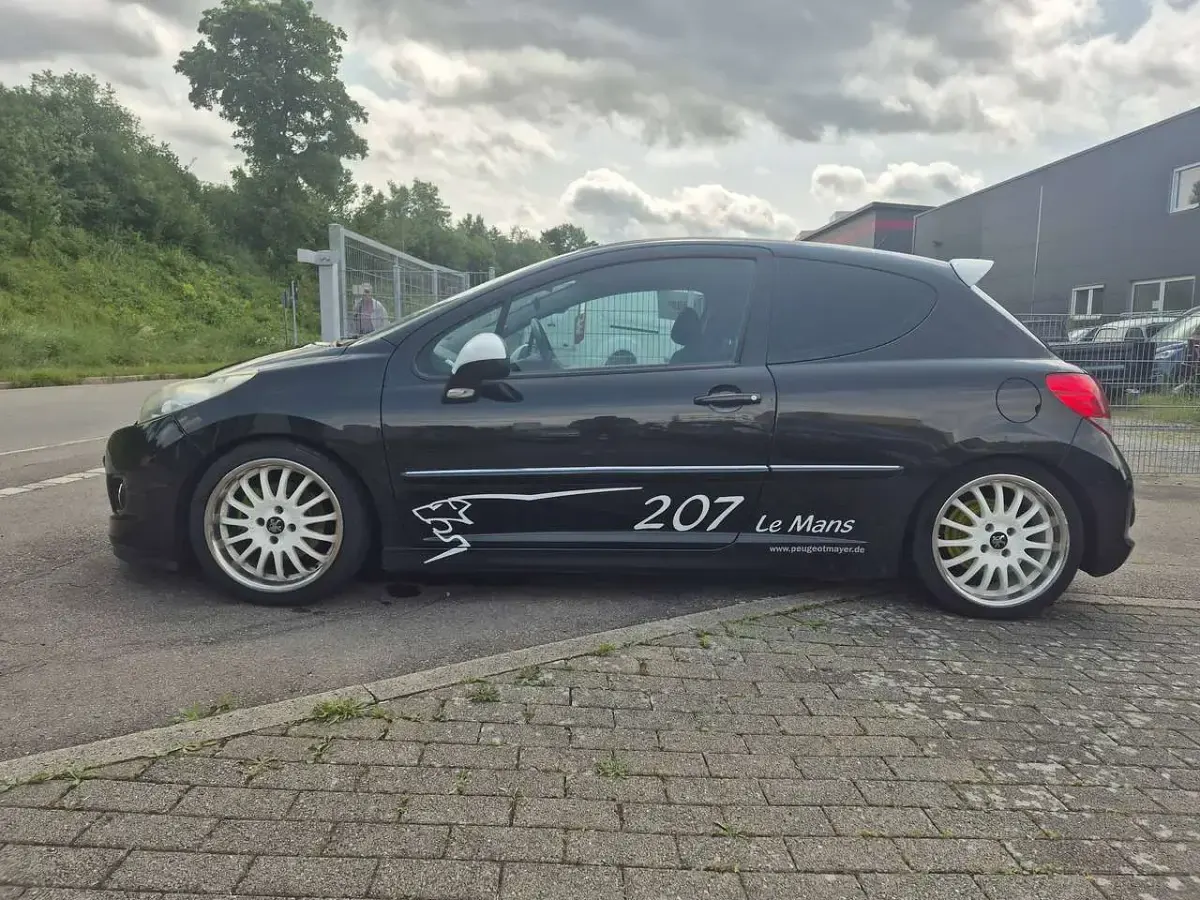 Gebraucht Peugeot 207 Premium 95 PS (69 kW) 2010 Farbe schwarz obsidien Kleinwagen