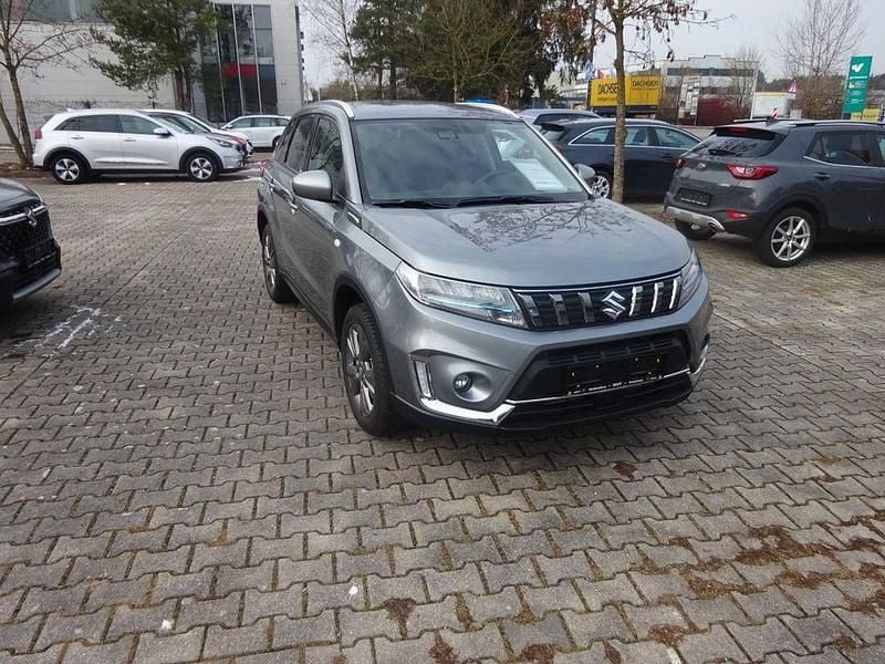 Grau Gebraucht 2023 Suzuki Vitara Comfort SUV | 18.490 € (Guter Preis) - Bild 1/4