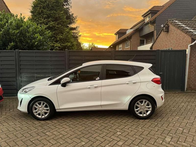 Weiß Gebraucht 2020 Ford Fiesta Cool & Connect Kleinwagen | 8.500 € (Guter Preis) - Bild 1/4