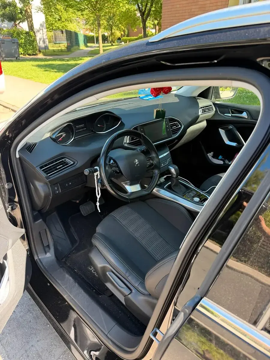 Gebraucht Peugeot 308 120 PS (88 kW) 2017 Schwarz Kombi