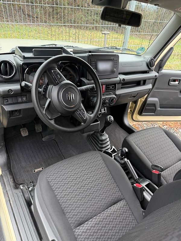 Gebraucht Suzuki Jimny 102 PS (75 kW) 2024 Beige SUV