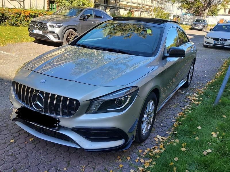 Schwarz Gebraucht 2015 Mercedes CLA200 Urban Coupé | 17.000 € (Guter Preis) - Bild 1/4