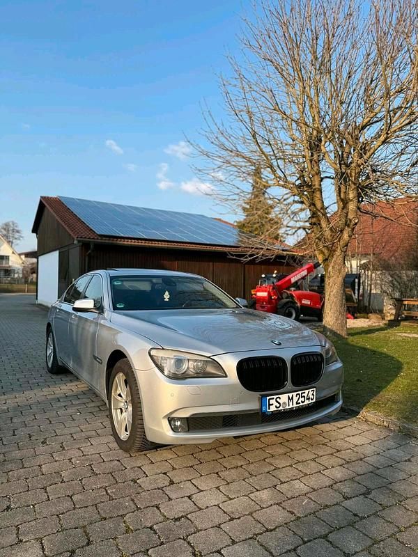 Gebraucht BMW 740 306 PS (225 kW) 2012 Grau Limousine
