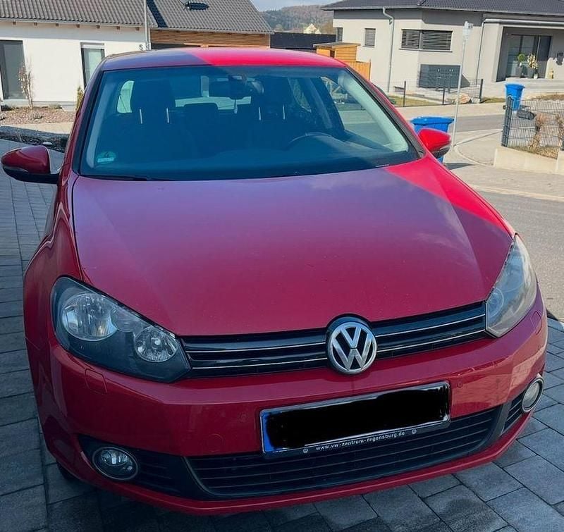 Gebraucht VW Golf VI 105 PS (77 kW) 2011 Rot Kleinwagen