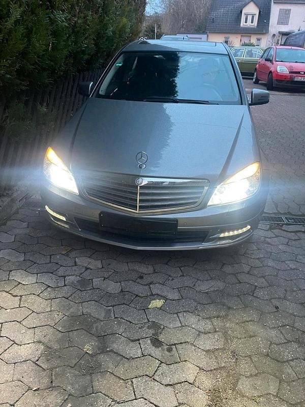 Gebraucht Mercedes C200 184 PS (135 kW) 2010 Grau Limousine