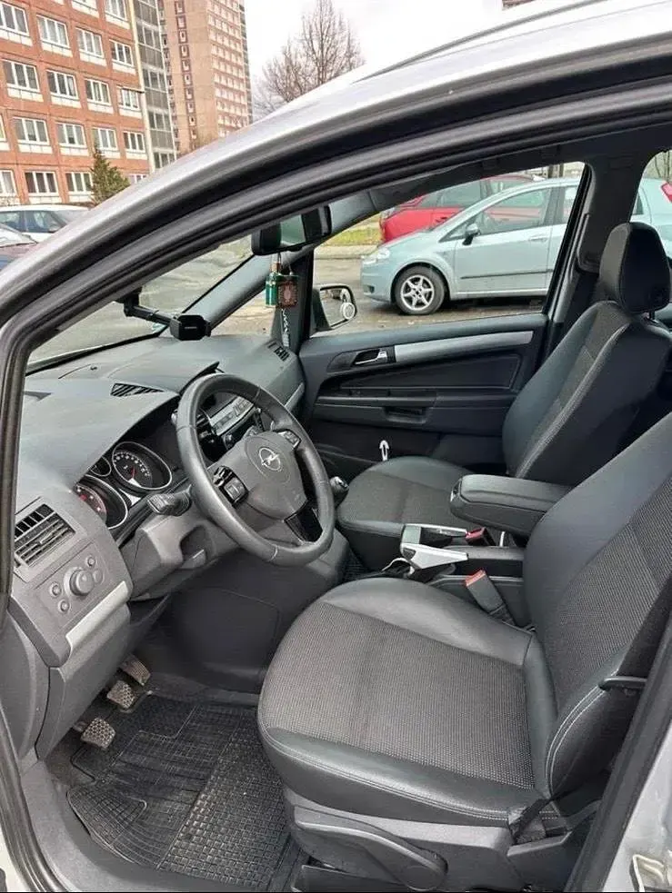 Gebraucht Opel Zafira 140 PS (102 kW) 2011 Grau Van / Kleinbus