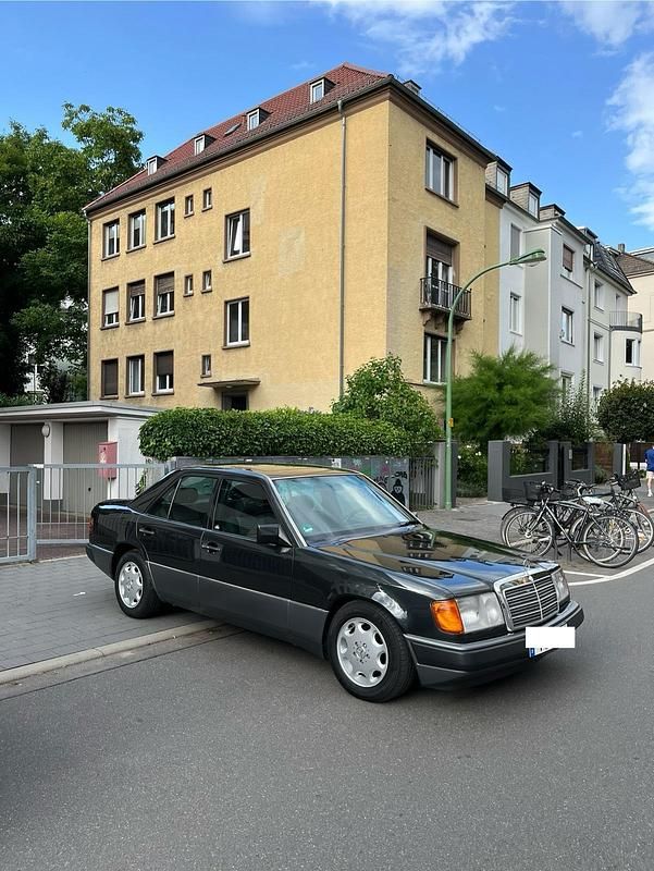 Gebraucht 1993 Mercedes E220 Limousine | 6.700 € - Bild 1/4