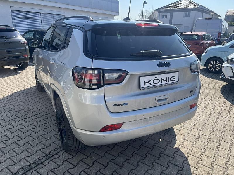Gebraucht Jeep Compass 180 PS (132 kW) 2022 Silber SUV