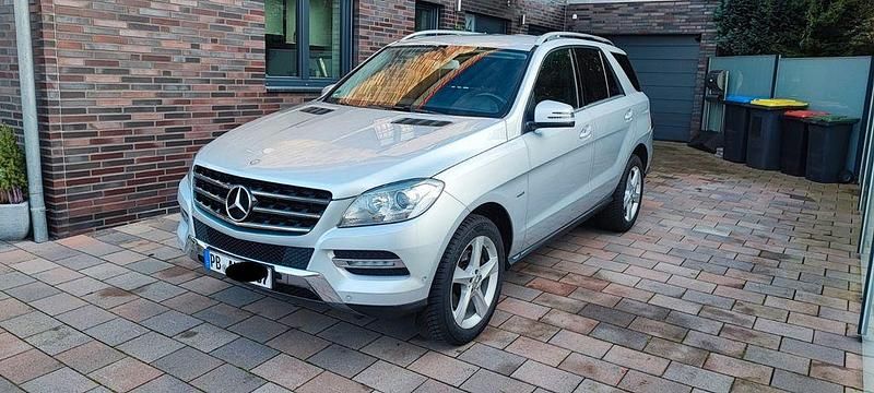 Silber Gebraucht 2012 Mercedes ML250 SUV | 21.499 € (Fairer Preis) - Bild 1/4